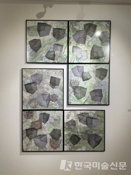 CHOI Hyun Joo, &Agrave; la recherche de la cit&eacute; perdue 24-III, 2024, technique mixte, 157 x 105 cm&nbsp;(사진=이소이 기자)