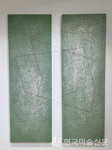 KIM Sunmi, Perle d'eau, 2023, poudre de marbre et pigments sur toile, 100 x 150 cm&nbsp;(사진=이소이 기자)