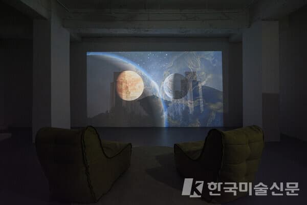 [사진=구의진@guujin.alf] '시민의 노래' art for lab 설치전경, 2024, 단채널 영상, 16분