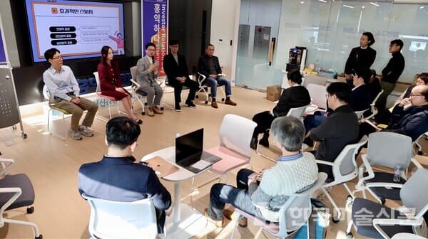질의 응답하는 김서호 회계사&nbsp;(사진 자료= 홍익대 산학협력단 마포센터)