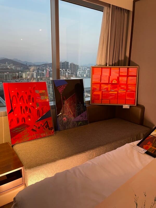 핑크아트페어 전시현장 (사진제공= LEGEND 갤러리)