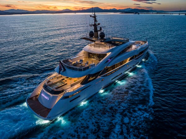 사진 제공 = 루카 디니 디자인 & 아키텍처(LUCA DINI Design & Architecture), iSA-Palumbo Ultraviolet II 45미터.