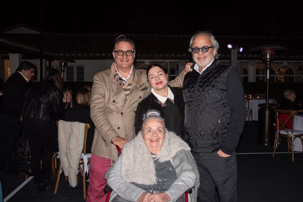 사진 제공 =&nbsp;테시 가르시아(Tessi Garcia). 왼쪽: 앤디 가르시아 (Andy Garcia), 가운데:&nbsp;테시 가르시아(Tessi Garcia), 오른쪽: 르네 가르시아 (Rene Garcia), 아멜리아 가르시아 (Amelia Garcia).