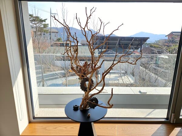 전시 전경과 신예진 작가 작품. （사진＝강혜영）