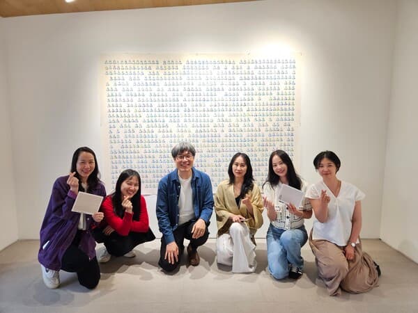 박청용 작가와 '아트앤마인드'에 참여한 참가자들 (사진=강혜영)