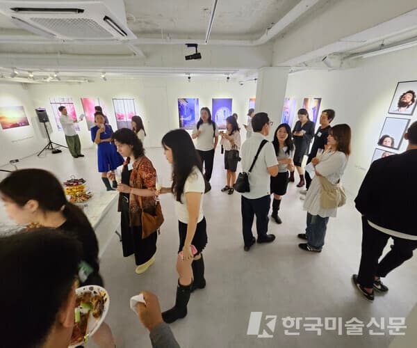 전시 개막식 행사 전경 (사진제공:케이리즈갤러리)