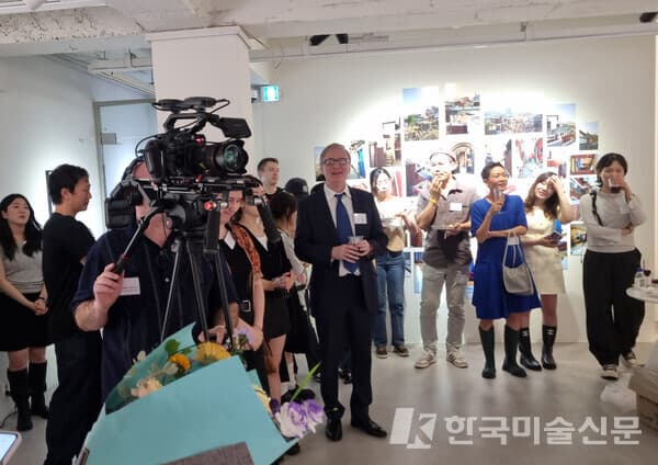전시 개막식 행사 전경 (사진제공:케이리즈갤러리)