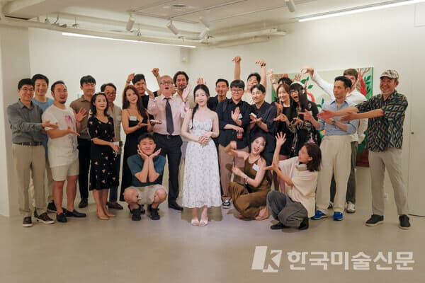 오프닝 행사 참석자 기념 단체사진
