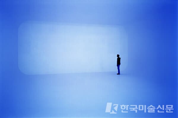 ⓒJames Turrell,Ganzfeld-Amdo,2013.Photo by Florian Holzherr