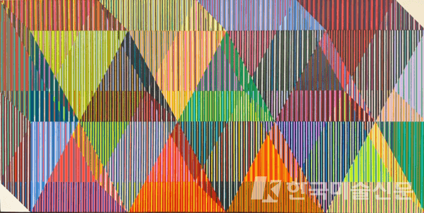 Layer-Triangle2506, acrylic & oilbar on canvas 55cm x 110cm, 2025 (제공=아트센터자인)