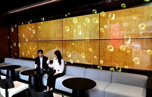 LG전자 플래그십 D5 1층 OLED 미디어 아트 [사진=LG전자]