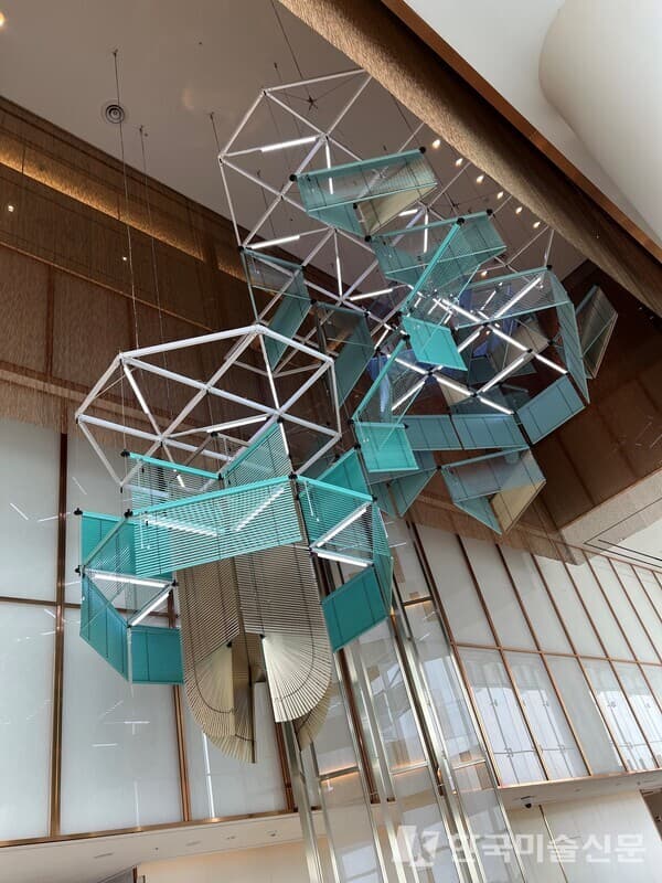 양혜규의 〈창공해로 蒼空海路〉
