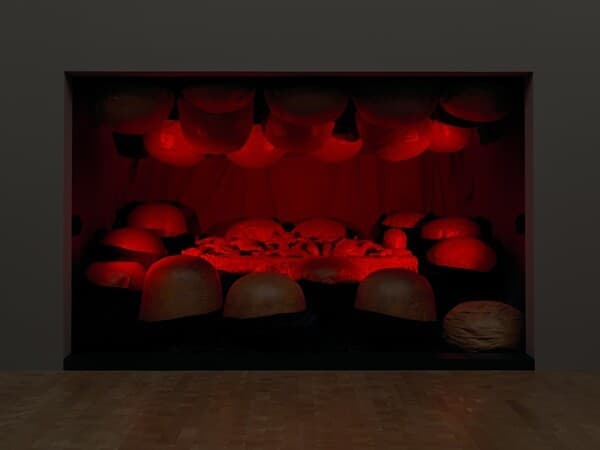 아버지의 파괴(The Destruction of the Father), 1974-2017, 보존용 폴리우레탄 수지, 목재, 천, 붉은 조명237.8 x 362.3 x 248.6 cm, 글렌스톤 미술관 소장, 포토맥, 메릴랜드, 미국 &copy; The Easton Foundation / Licensed by SACK, Korea [사진= 크리스토퍼 버크, 호암미술관 제공]