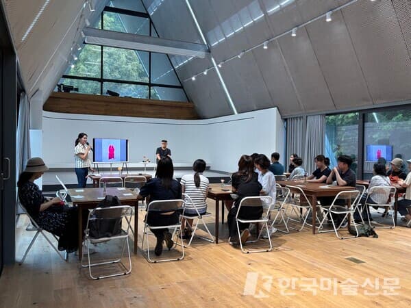 &nbsp;이함캠퍼스 아티스트 토크&nbsp;&nbsp;[사진=비전컬쳐 제공]&nbsp;