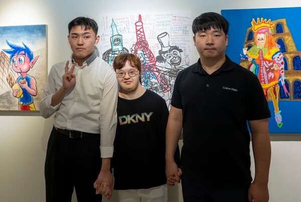 (왼쪽부터) Feliz Park, 천민준, 손제형 작가 (사진제공 : 케이리즈갤러리)