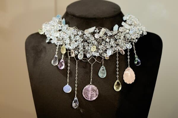 10월&nbsp; 하나은행 클럽원 갤러리 전시 주얼리 작품명 "The Brightest Star" necklace[사진=보뚜아시크]