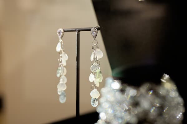 10월&nbsp; 하나은행 클럽원 갤러리 전시 주얼리 작품명 "The Brightest Star"Earrings [사진=보뚜아시크]