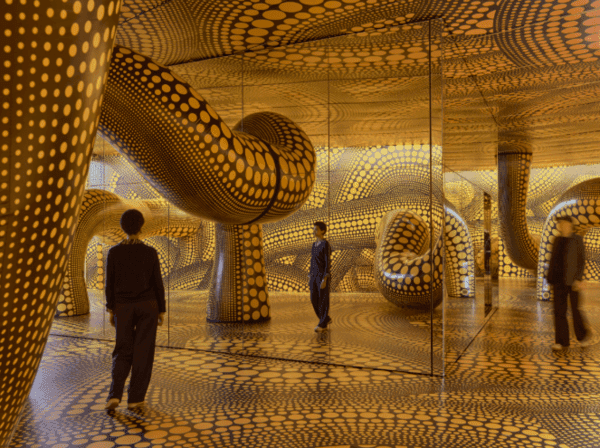 Installation view &laquo;Yayoi Kusama&raquo;, Fondation Beyeler, Riehen/Basel, 2025Infinity Mirrored Room &ndash; The Hope of the Polka Dots Buried in Infinity Will Eternally Cover the Universe, 2025 &copy; YAYOI KUSAMA Photo: Mark Niedermann