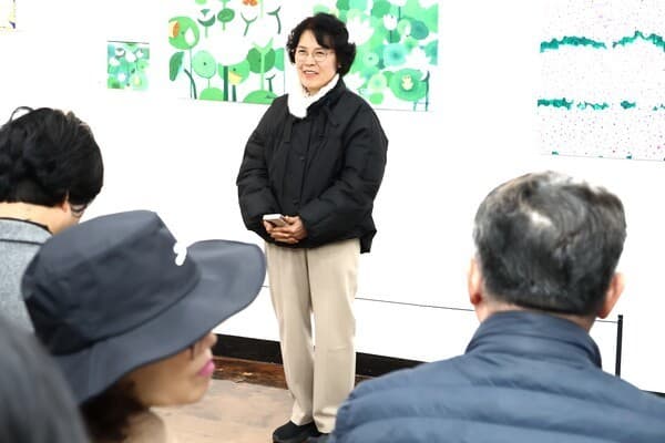 13일 이계현 작가는 붓을 다시 잡게된 얘기를 전하고 있다. [사진=차윤기 기자]