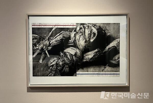 한운성, '쌍매듭', 1988, 종이에 에칭, 애쿼틴트, 76x108 (사진=강혜영)