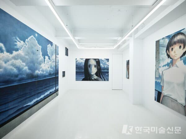 경계의 시간 ‘새벽’, 불완전한 존재들이 건네는 조용한 위로: 《새벽에 남은 새》