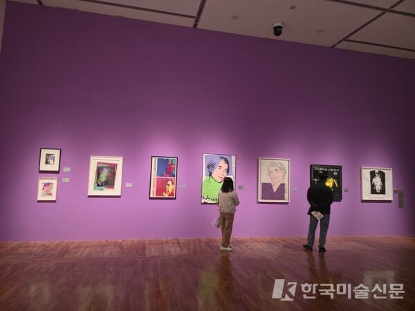 대중문화의 특성을 반영한 익숙한 작품 전시 전경 &copy;엄미영