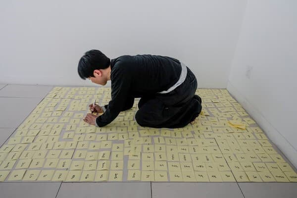 한 평에 채운 고립과 단절/ 강덕현