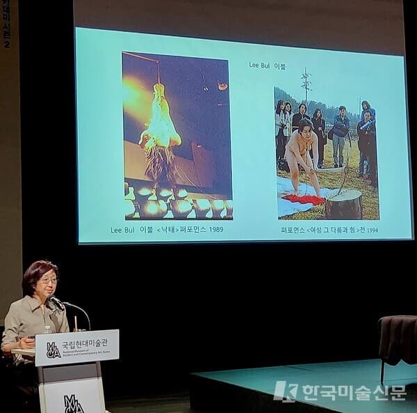 이불의&nbsp; 누드퍼포먼스로 삶의 예술로 여러 측면에서 일깨워 주는 무브먼트- 〈낙태〉(1989) 퍼포먼스&nbsp;ⓒ엄미영 미술전문기자&nbsp;